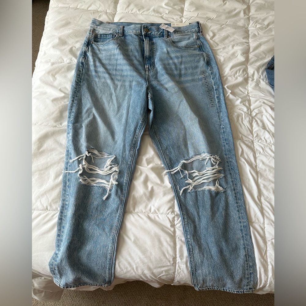 Brand new American Eagle Mom Jeans